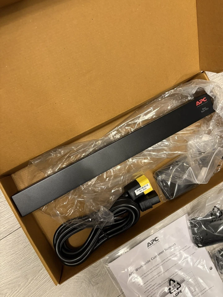 New APC AP9565 IEC C13 12 Gang Power Distribution Unit 1U Horizontal 16A - Image 2 of 4