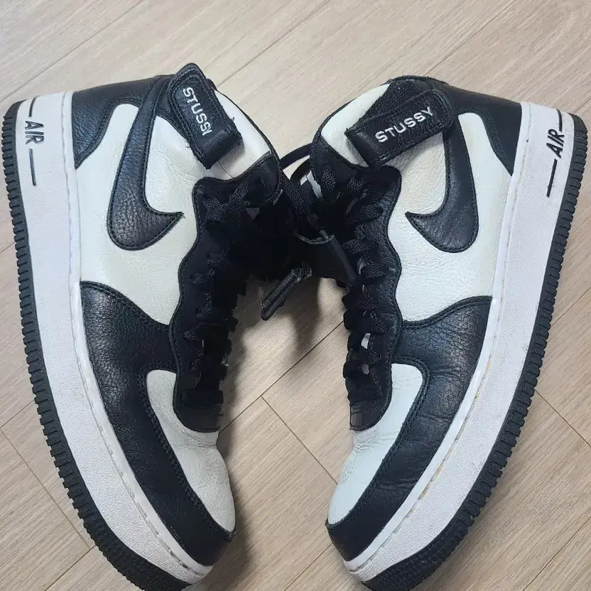 Nike x Stussy Air Force 1 High Black/White Sneakers thumbnail 4