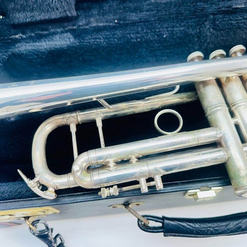 Bach Stradivarius Model 37 Trumpet Operation checked w/Case Brass instruments - Picture 7 of 12