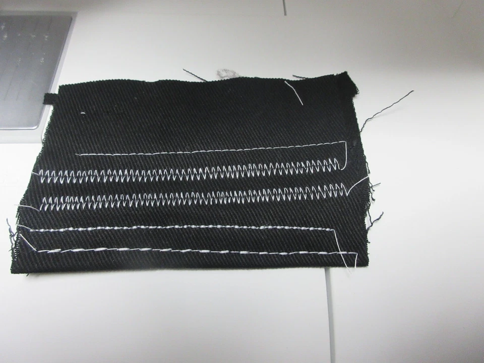 Pfaff IDT Expression 3.0 Quilting Sewing Machine (LOW HOURS) - Image 4 of 4