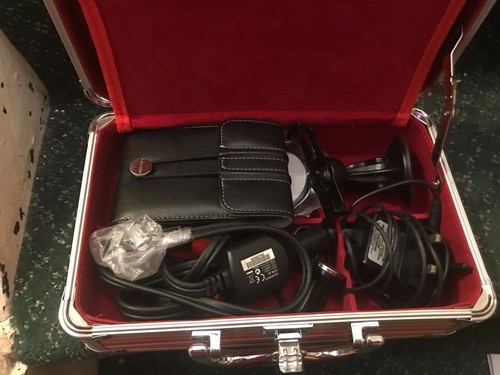 GARMIN SAT NAV IN METAL CARRY CASE + ACCESSORIES EXCELLENT CONDITION BARELY USED