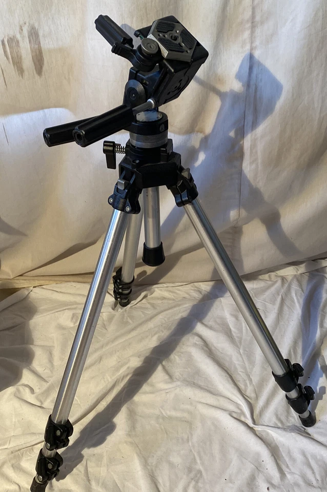 REDUCED BOGEN MANFROTTO 3021/3020 TRIPOD 3047 Head QR Plate Complete - Image 2 of 4