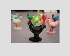 10 mini pequeños pollos de plástico gallinas escena tren de Pascua casa de campo rosa azul griego