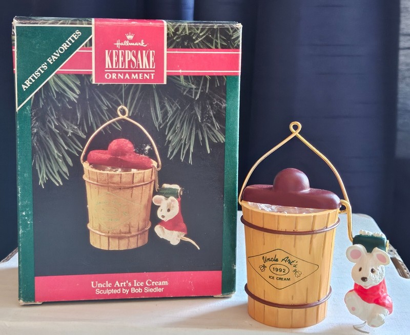 Hallmark Keepsake Ornament 1992 Uncle Art's Ice Cream Mouse Artists Favorites