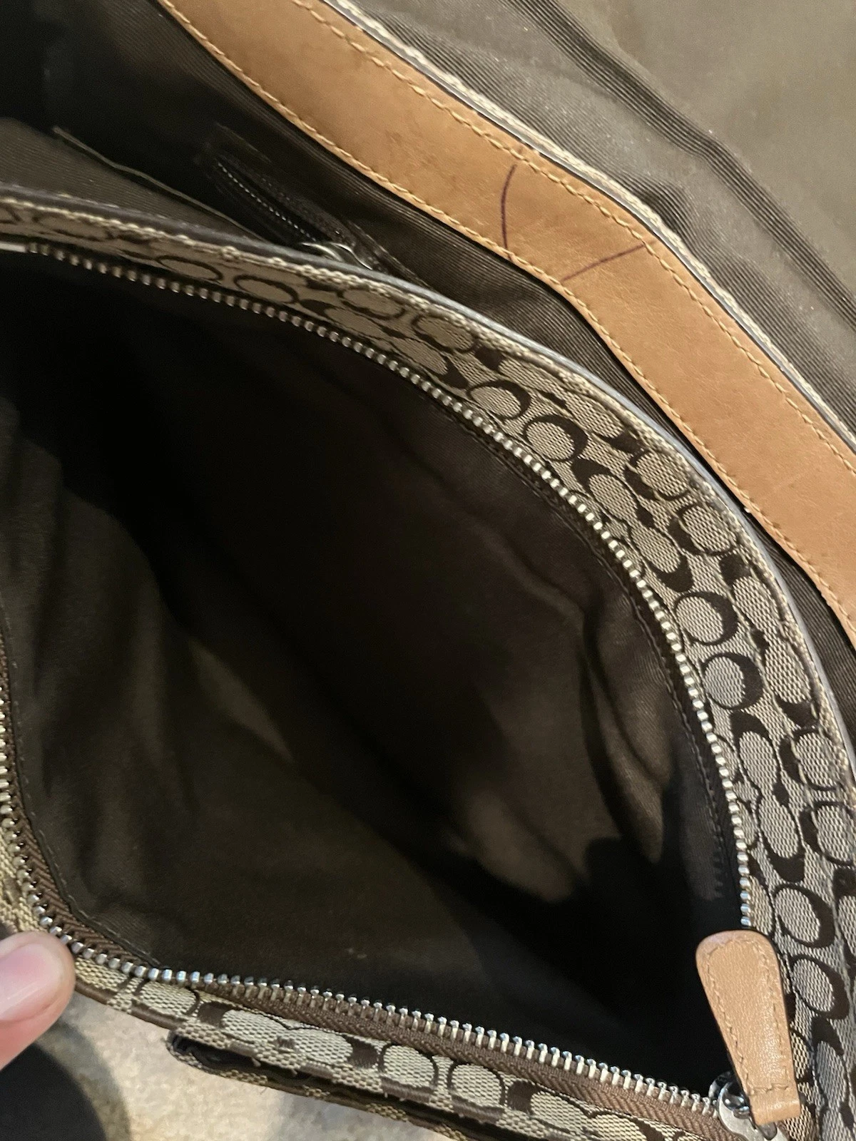 Borsa a tracolla Coach Signature Canvas Messenger con tracolla regolabile