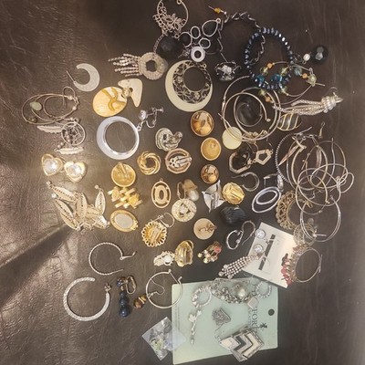 Vintage Some Signed SINGLE Earrings Vtge Clip hoopmix. Monet Trifari Napier K148