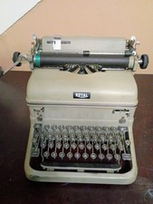Vintage 1940s KMM Royal Typewriter thumbnail
