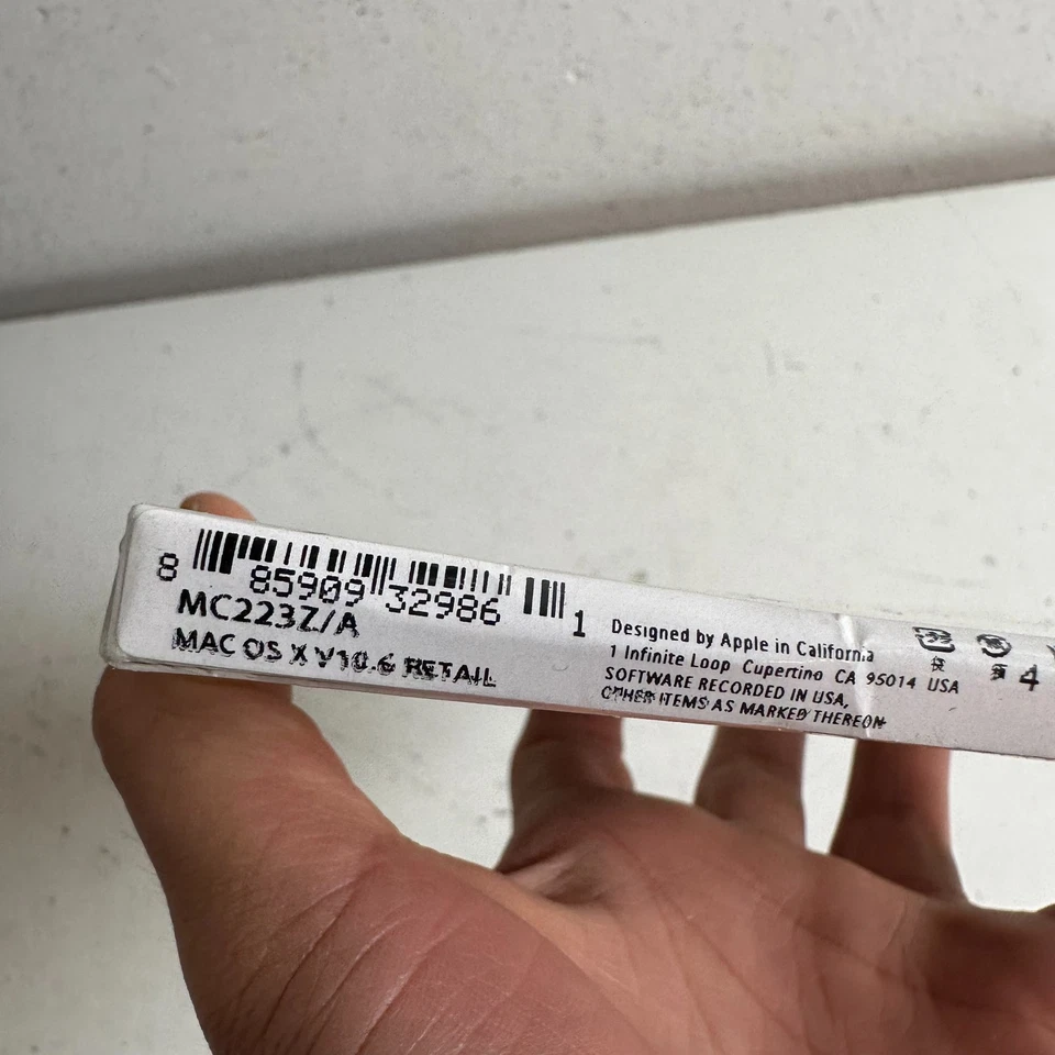 Apple Mac OS X V.10.6 Snow Leopard MC223Z/A Software Operating System Sealed - Image 3 of 4