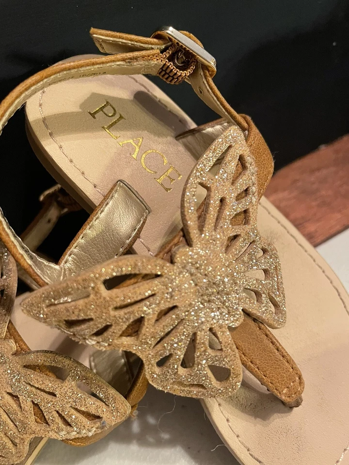 Sandalias mariposa marrones The Children’s Place Girls Suze 5 para niños pequeños Foto 2 de 3