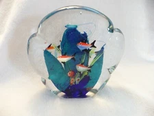 AAL- ART GLASS FISH SWIMMING AROUND REEF PAPERWEIGHT OR AQUARIUM DECO #839