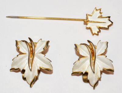 Vtg Signed TRIFARI Crown Gold tone Enamel LEAF Set Needle Pin Clip-On Earrings