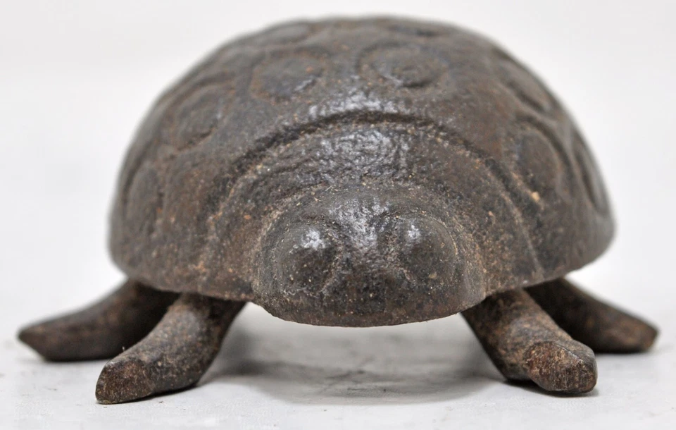 Estatuilla de insecto escarabajo pequeño de hierro de colección original antigua grabada a mano Foto 2 de 4