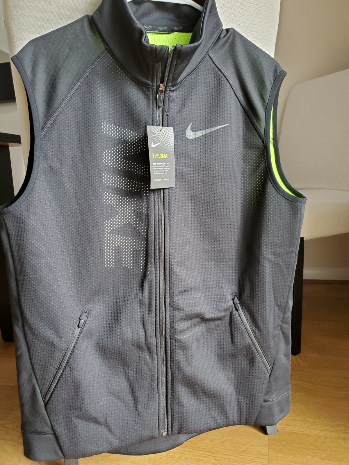 nike therma sphere max vest