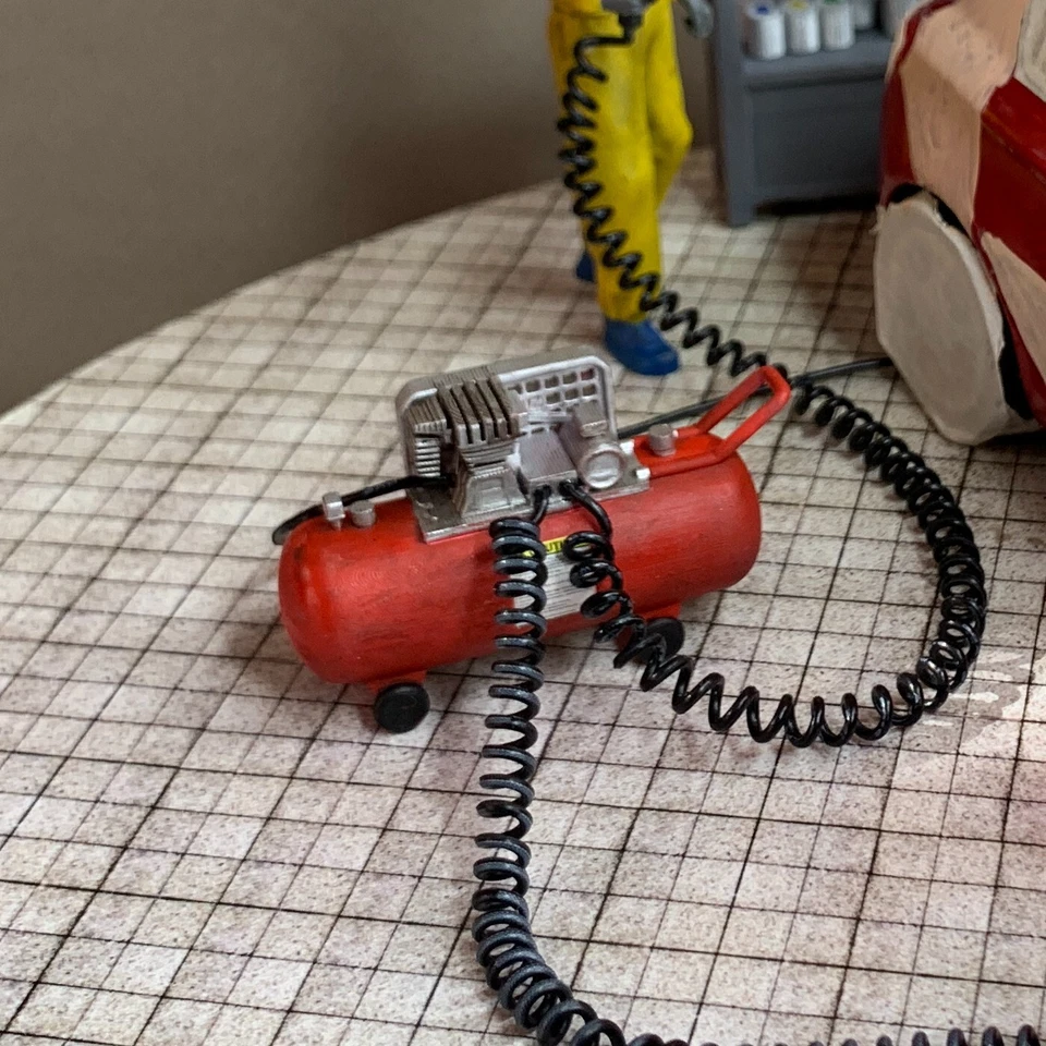 1/24 garage diorama car painters mechanics set - Image 2 of 4