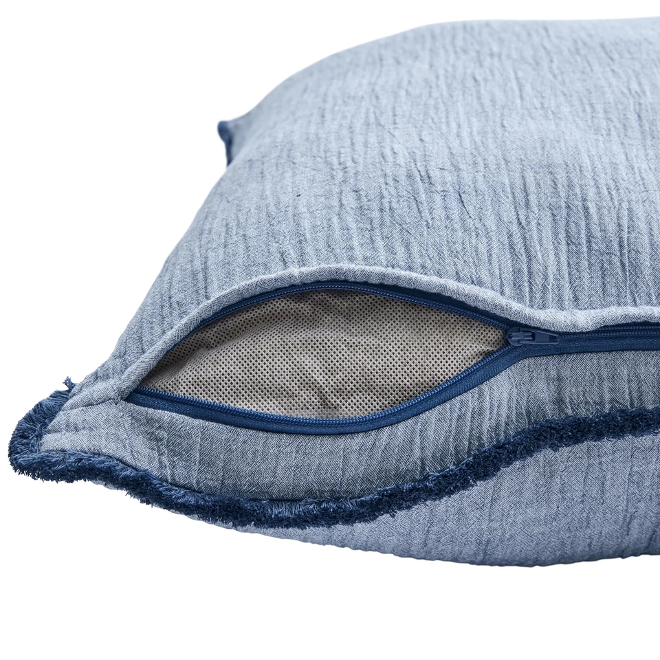  Almohada decorativa con flecos de gasa de algodón azul índigo lavado 22" x 22" Foto 4 de 4