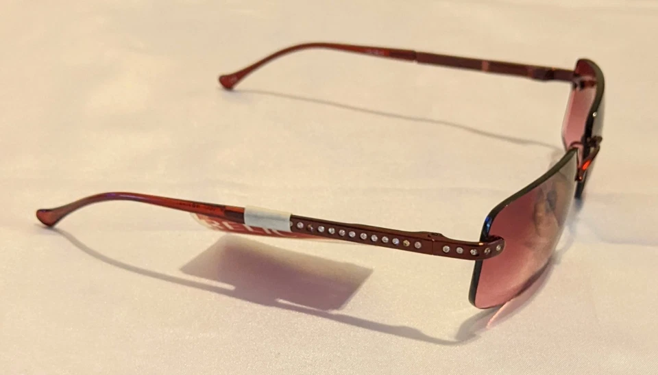 Óculos de sol feminino RELIC Novara metálico borgonha detalhes em strass novo em folha - Imagem 3 de 4