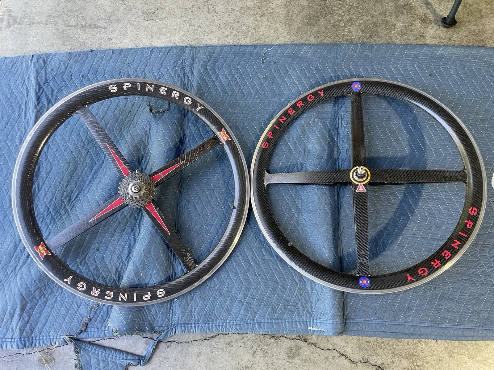 (2) Spinergy Rev X Carbon Wheels 700c - EXCELLENT CONDITION with Extra's