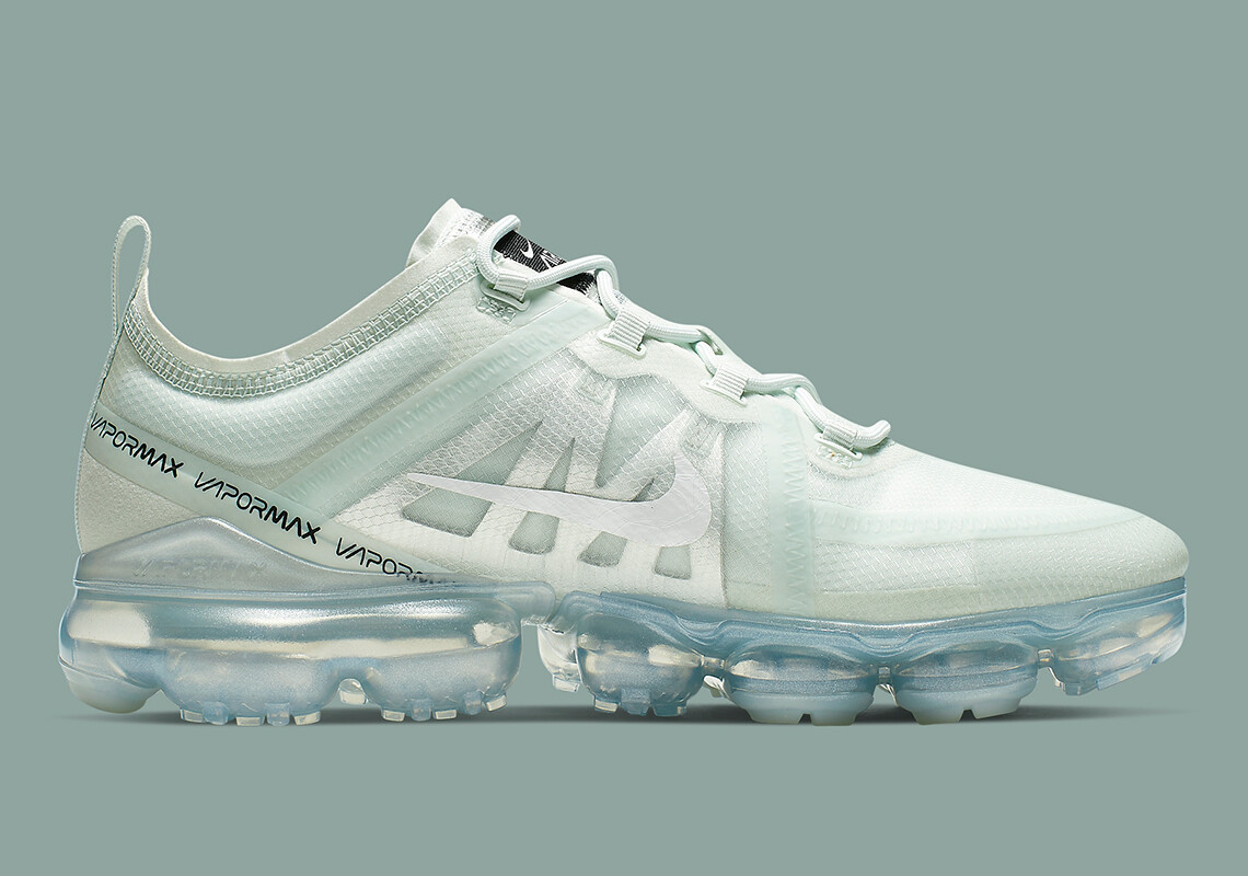 mint green nike vapormax