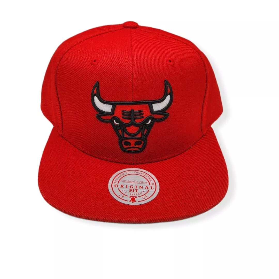 Mitchell & Ness Core Basic Chicago Bulls WHT/RED Snapback 6HSSJS19078-CBUWHRD, White