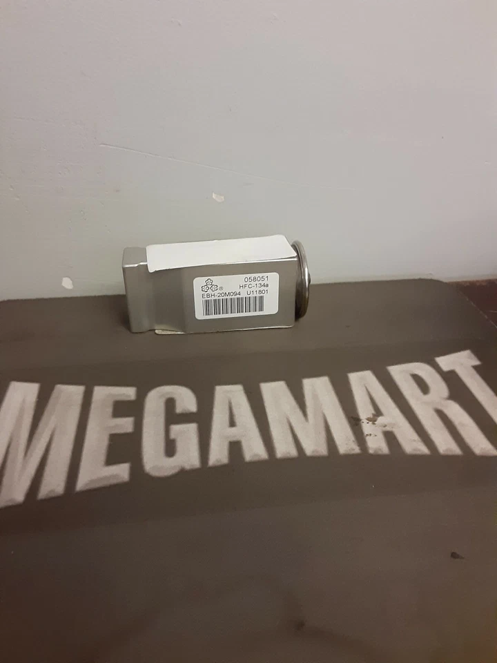 Válvula de expansión John Deere DZ111135 NUEVA OEM Foto 4 de 4