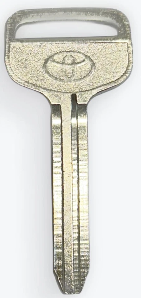 Set Of 2 TR47 - X217 - Toyota - Metal Key Blank - Image 2 of 4