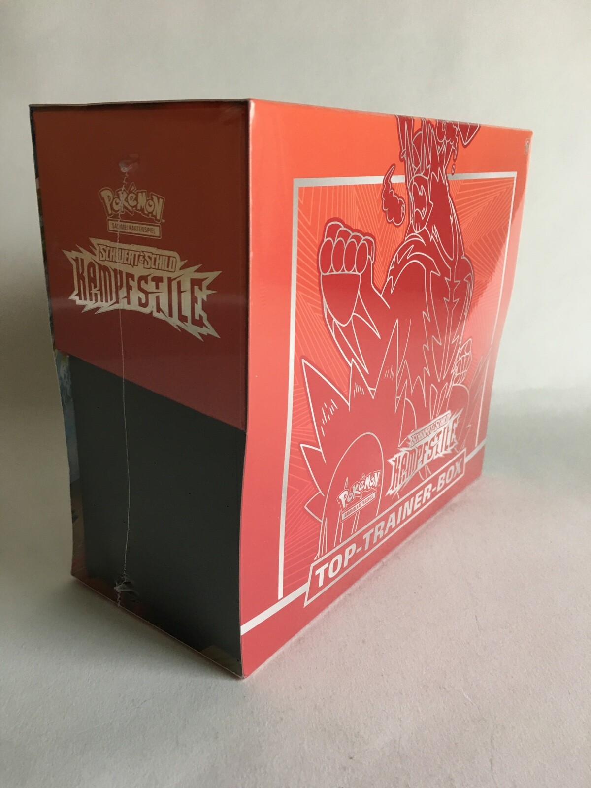 Thumbnail - Pokemon Top Trainer Box Schwert Und Schild - Kampfstile