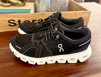 On Cloud 6 Low Top Lace-Up Athletic Sneaker Mesh Upper Rubber Black/White