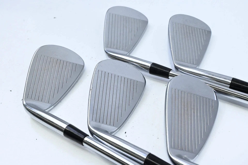 Mizuno JPX 825 Irons / 6-PW / Regular Flex Dynamic Gold XP R300 Shafts - Image 3 of 4