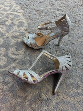 Blue by Betsey Johnson Something Blue Tee Metallic Glitter Heels Silver 8