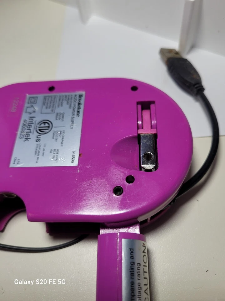 4-полосная розетка BROOKSTONE POWER-WALL — выдвижная USB — автомобильная розетка питания — порт 9 В - Изображение 2 из 4