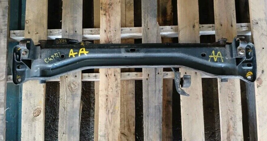 Suspensión trasera Mercury Capri 1991-1994 travesaño subchasis soporte de base Foto 3 de 3