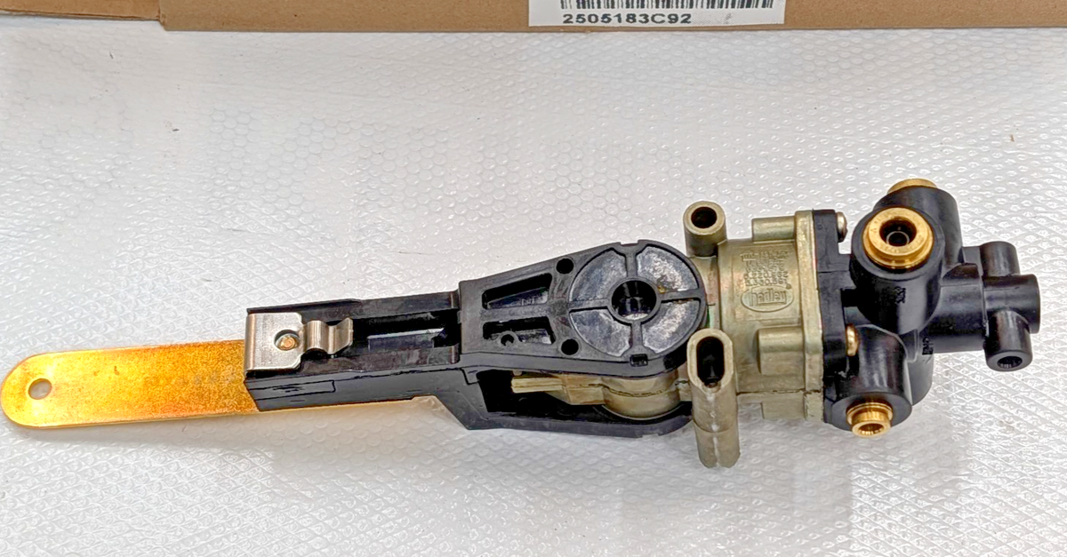 2505183C92 International Hadley H00500 Height Control Valve