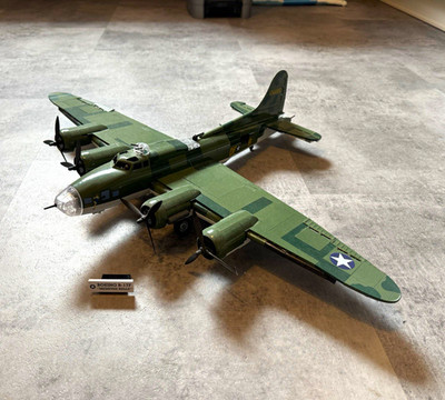 Boeing B-17F Memphis Belle 5707 Militärflugzeug Modellflugzeug grün