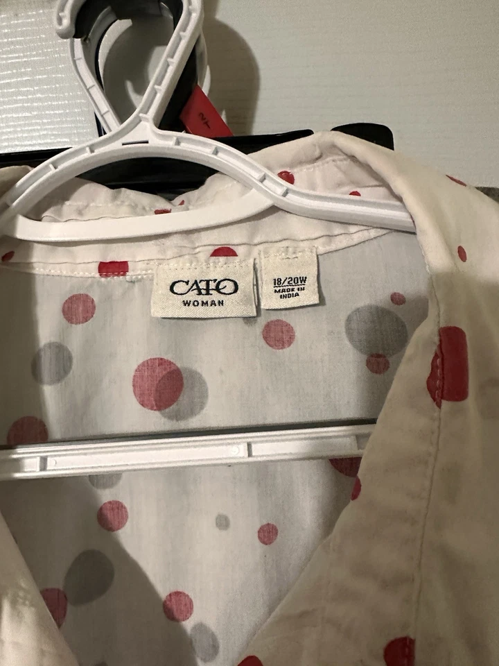 Blusa para mujer Cato rosa lunares mariposa N frontal. Talla 18/20w. Foto 3 de 4