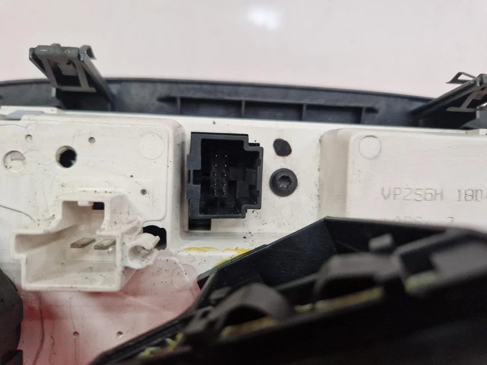 PANEL DE CONTROL DE CALEFACCIÓN FORD FIESTA 2007 Foto 3 de 4