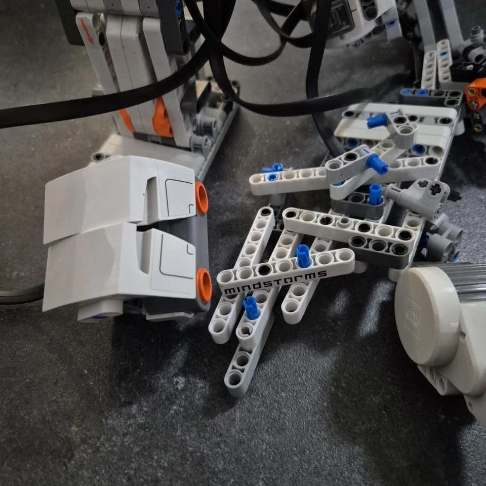 LEGO MINDSTORMS NXT 2.0    8547    99% vollständig - Bild 3 von 4