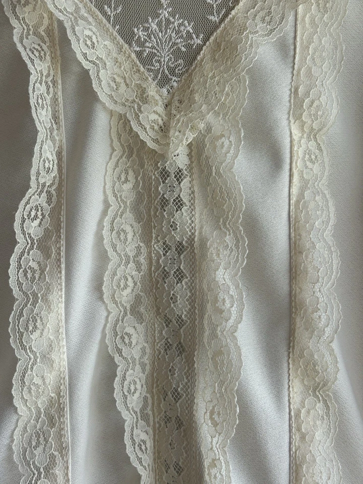 Blusa Top Camisa Victoriana Vintage XS/S Marfil Tela Crepé Borde de Encaje Largo Slv Foto 3 de 4