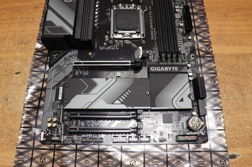 GIGABYTE B650 Gaming X AX V2 AMD AM5 ATX Motherboard - Bild 5 von 8