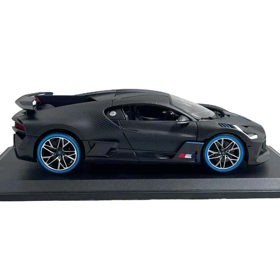 Modellino Auto Bburago 1/18 Bugatti Divo full carbon 50th anniversary Bburago - Immagine 4 di 4