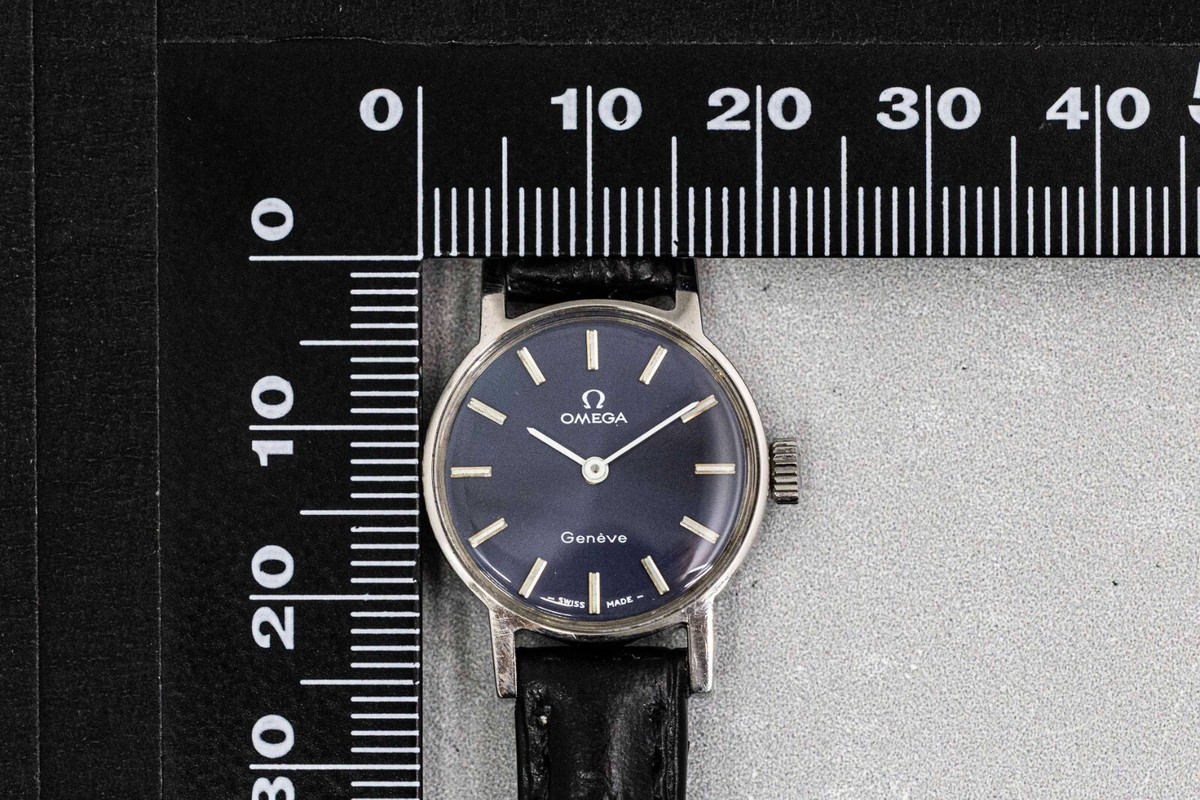No Tariffs *NEAR MINT* Vintage OMEGA Geneve Cal.485 MT Navy Blue