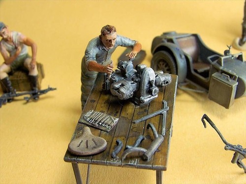 MASTER BOX MB3560 Plastic Figure Kit Scale 1:35 German Motorcycle Repair Crew - Picture 9 of 15