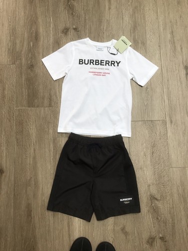 Burberry Boys Swimming Shorts And T Shirt Age 8 Yrs BNWT RRP £340 - Picture 10 of 17
