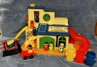 Vintage Fisher Price Play Family Sesame Street Clubhouse #937 Incomplete W Figur