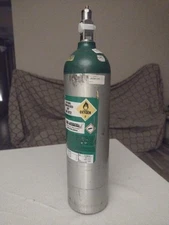  Medical Oxygen Tank - Size  Md   with Valve  425 Liter Capacity Pre-owned