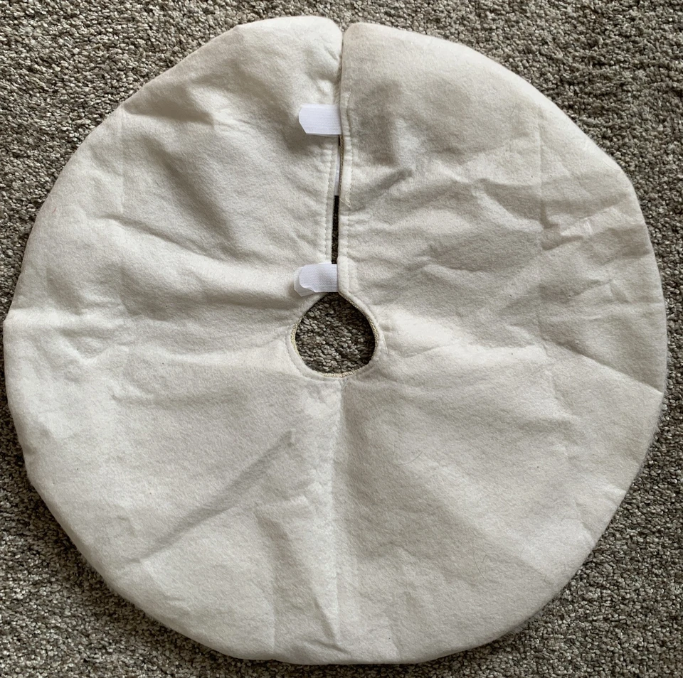 christmas tree skirt small round New Without The Tag Off White Gold Sparkle - Image 3 of 4