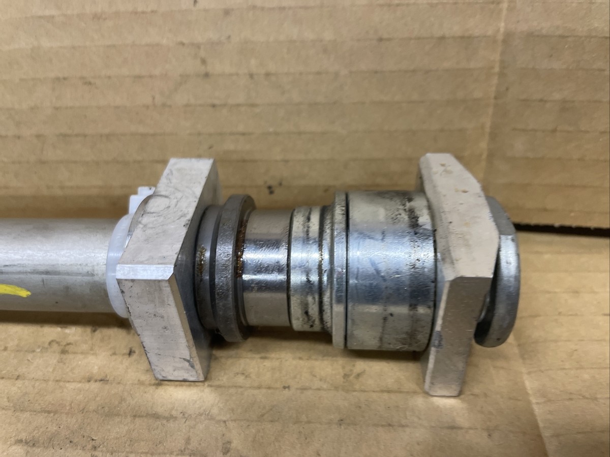 アーロン２７５９４ 2021 Kawasaki Ninja ZX10R Rear Wheel Axle with Spacers, Rear