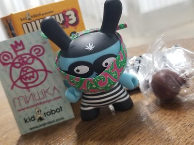 Kidrobot Dunny MISHKA Bankrobber Urban Vinyl Figure Money Bag SEALED Series 3