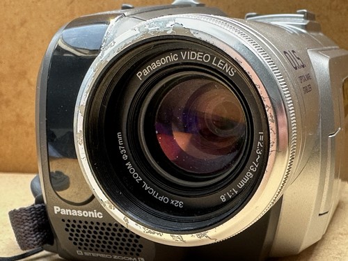 Cámara de video digital Panasonic NV-GS80 Mini-DV, cargador, bolsa y 2 baterías - Imagen 19 de 24