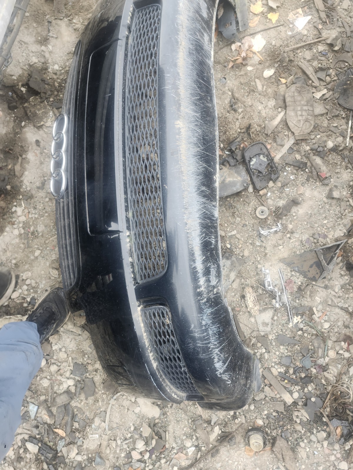 99-06 2002 2004 AUDI TT FRONT BUMPER COVER GRILL  Damaged 