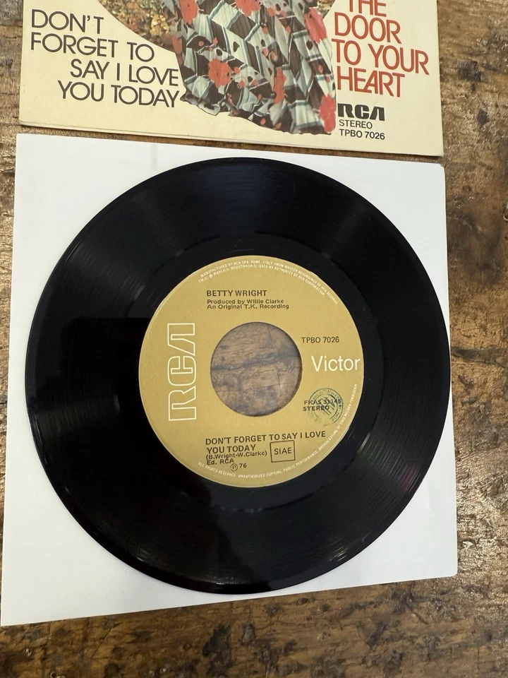 7” 45 giri BETTY WRIGHT OPEN THE DOOR Italy 1976 Funk Soul Pop Rock Disco Italy - Image 3 of 4